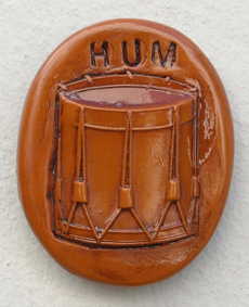 Hum Drum Brooch (approx 3cm /5cm)